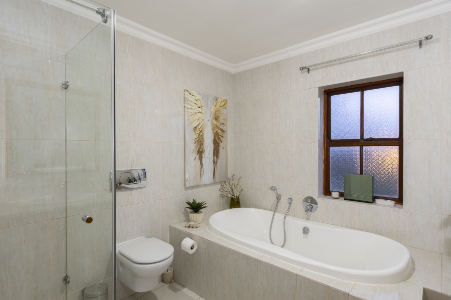 5 Bedroom Property for Sale in De Wijnlanden Residential Estate Western Cape